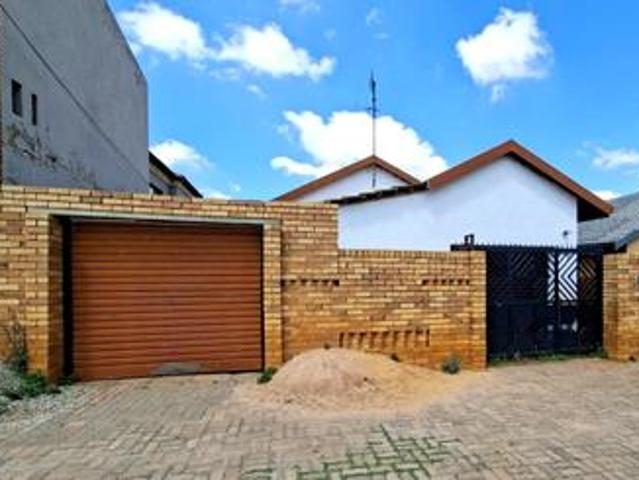 House for sale in Soweto, City of Johannesburg Metropolitan Municipality
