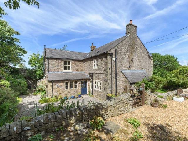 House for sale in Combs, Charlesworth