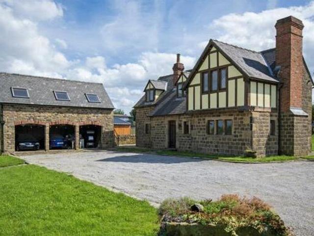 House for sale in Hoylandswaine, South Yorkshire