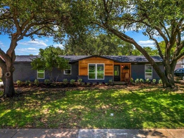 House for sale in Farmers Branch, Texas