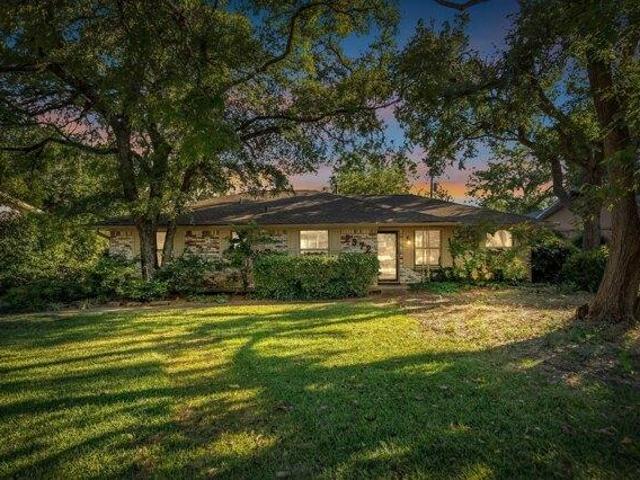 House for sale in Farmers Branch, Texas
