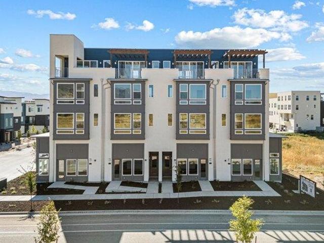 House for sale in Farmington, Utah