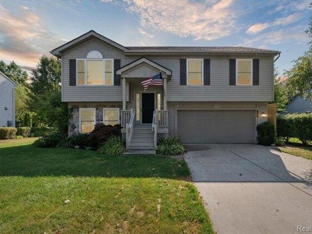 House for sale in Fenton, Michigan