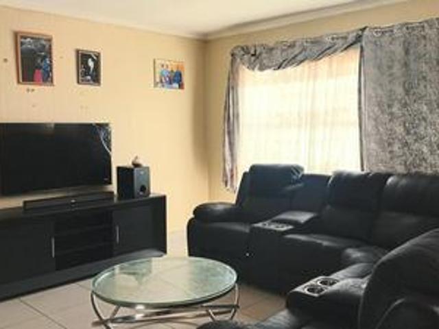 Townhouse for sale in Vosloorus, Gauteng