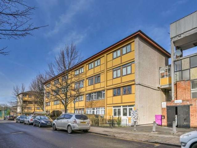 Flat for sale in Isle Of Dogs, Cubitt Town