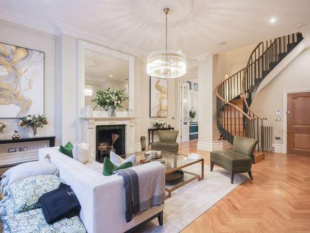 Flat for sale in Covent Garden, Greater London