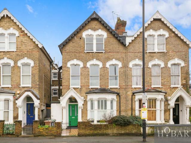 Flat for sale in Stroud Green, Greater London