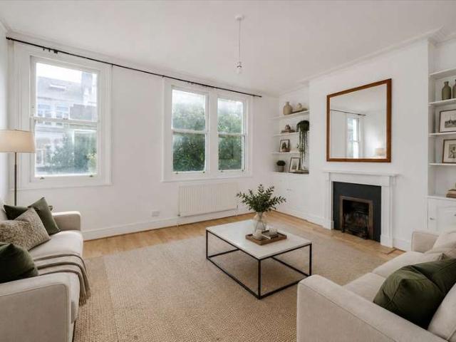 Flat for sale in London Borough of Hammersmith and Fulham, Greater London