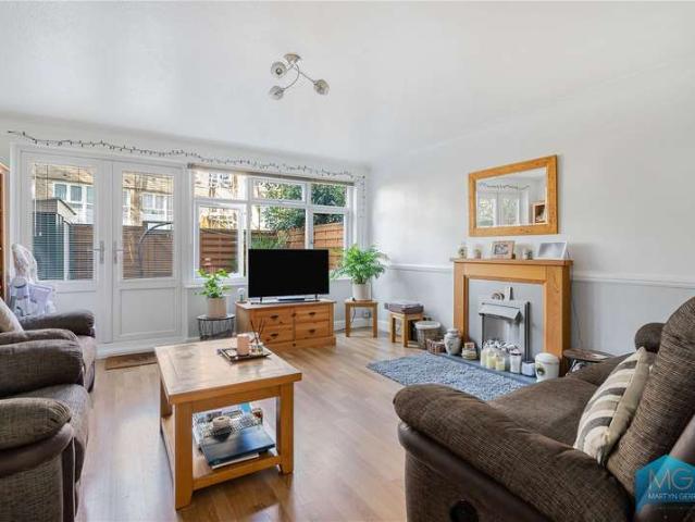 Flat for sale in Holloway, Greater London