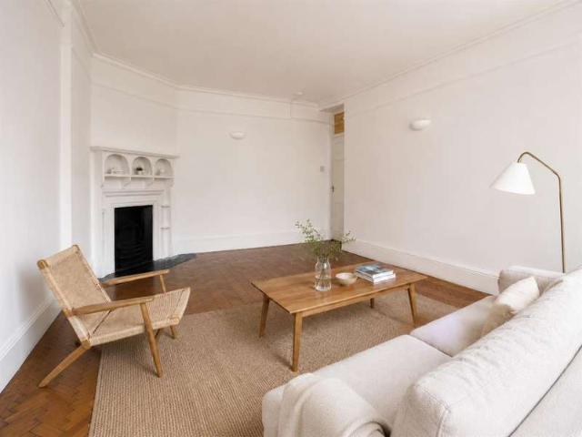 Flat for sale in Marylebone, Greater London