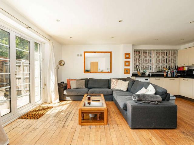 Farm for sale in Loughborough Junction, Greater London