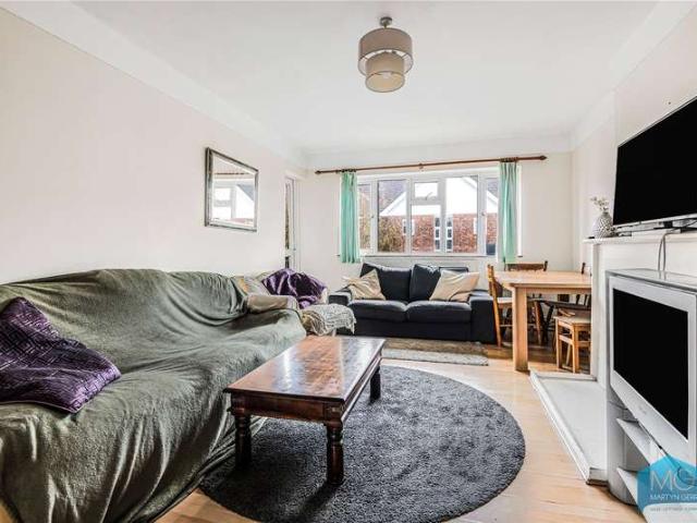 Flat for sale in Finchley, Isle Of Man