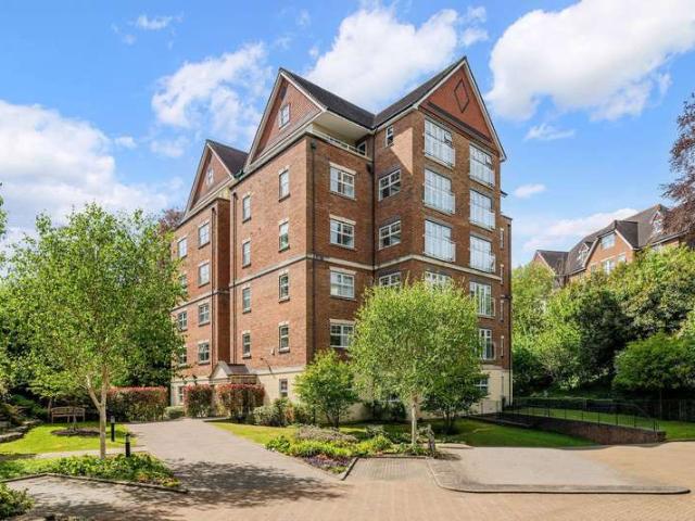 Flat for sale in Red Hill, Surrey