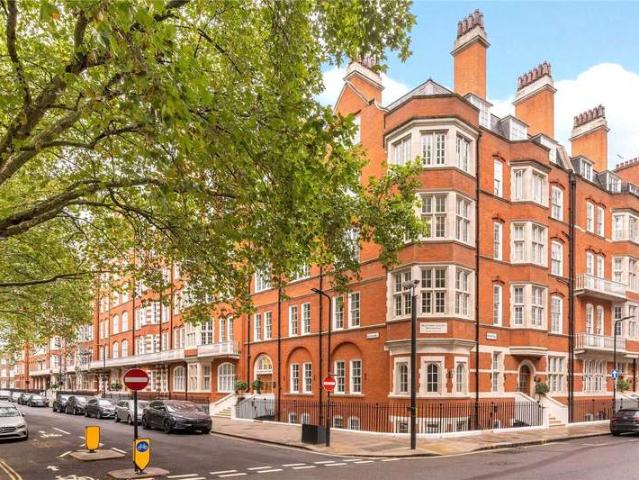 Flat for sale in Saint Giles, Bloomsbury