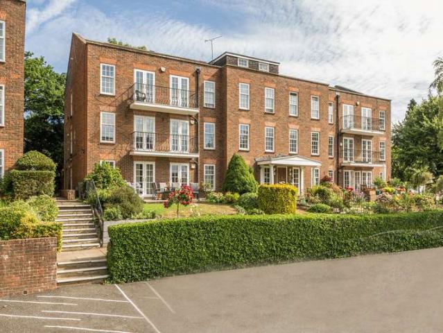 Flat for sale in Northwood, Greater London