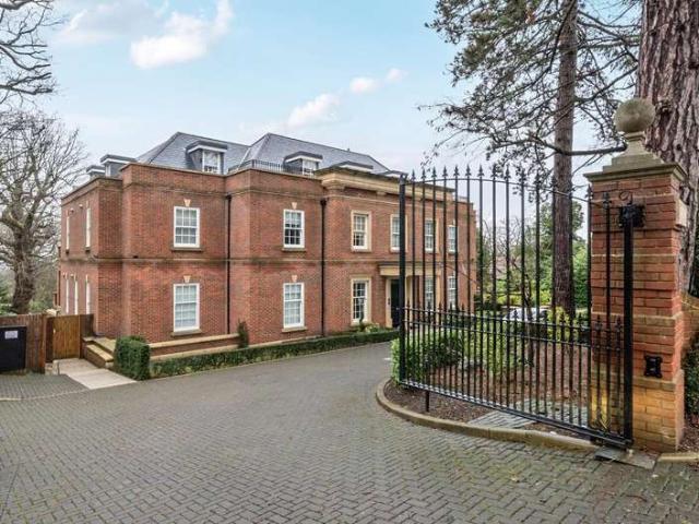 Flat for sale in Elstree and Borehamwood, Elstree