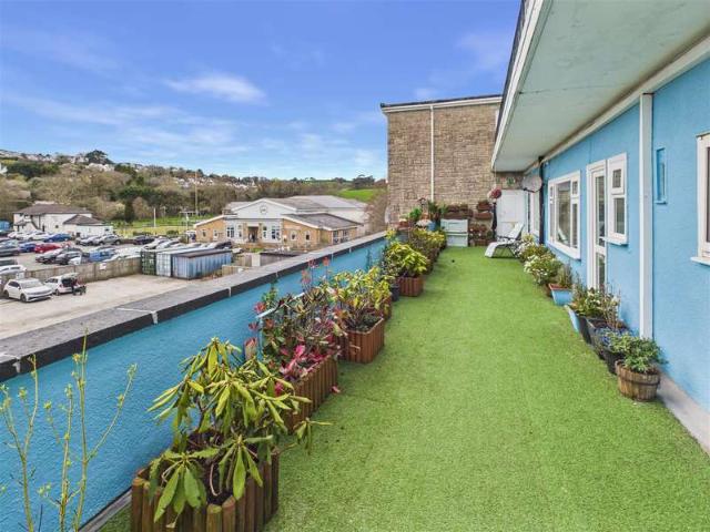 Flat for sale in Saundersfoot, Wales