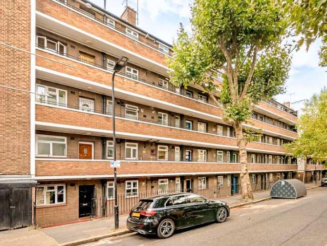 Flat for sale in Hoxton, Greater London