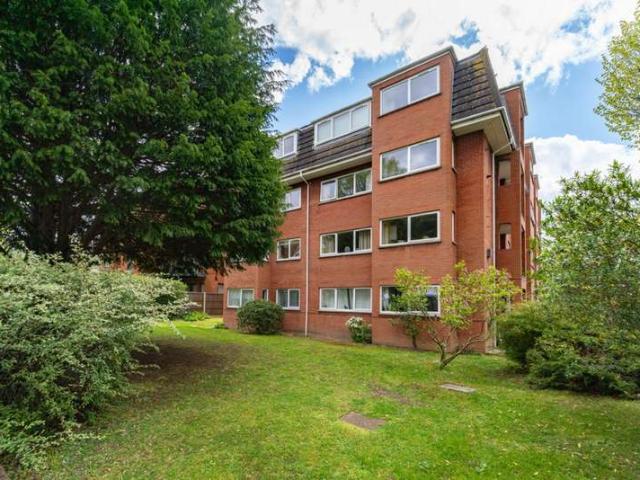 Flat for sale in London Borough of Ealing, Park Royal
