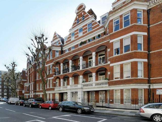 Flat for sale in West Kensington, Greater London