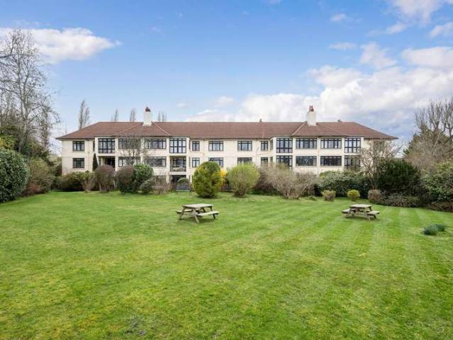 Flat for sale in The Wells, Surrey
