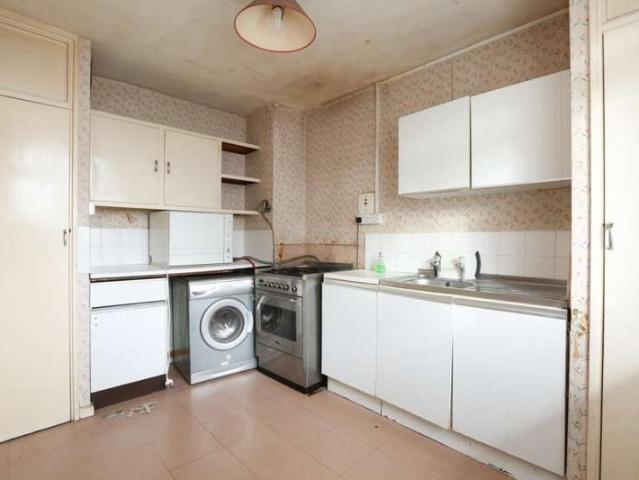 Maisonette for sale in Oval, Greater London