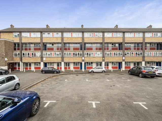 Flat for sale in London Borough of Merton, Mitcham