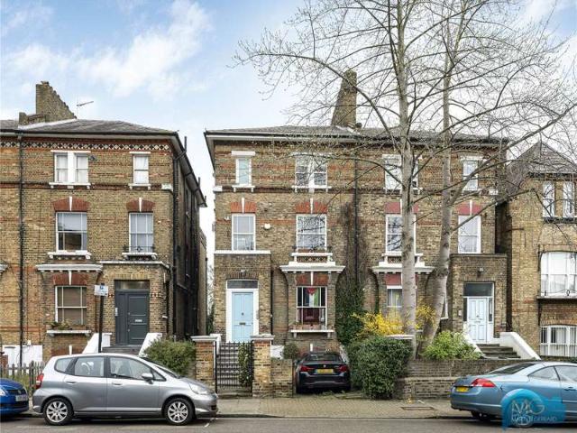Flat for sale in Holloway, Greater London