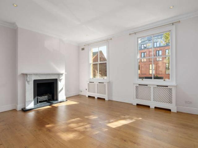 Flat for sale in Brompton, Greater London