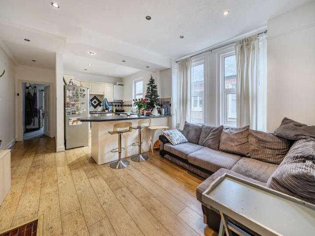 Flat for sale in London Borough of Lambeth, Greater London