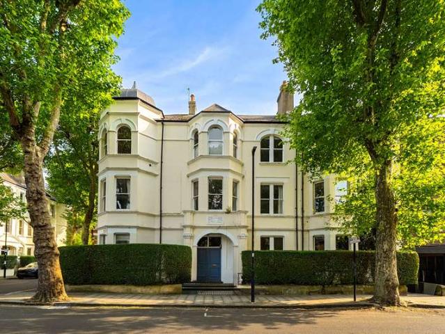 Flat for sale in Stockwell Park, Greater London