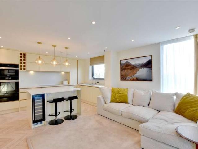 Flat for sale in London Borough of Lewisham, Deptford