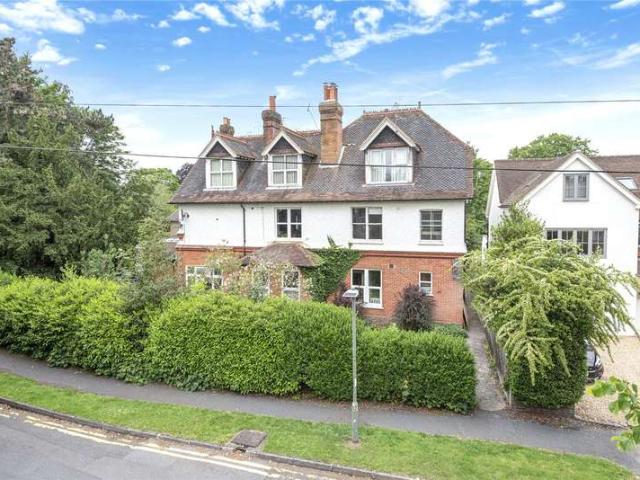 Flat for sale in Shalford, Westborough