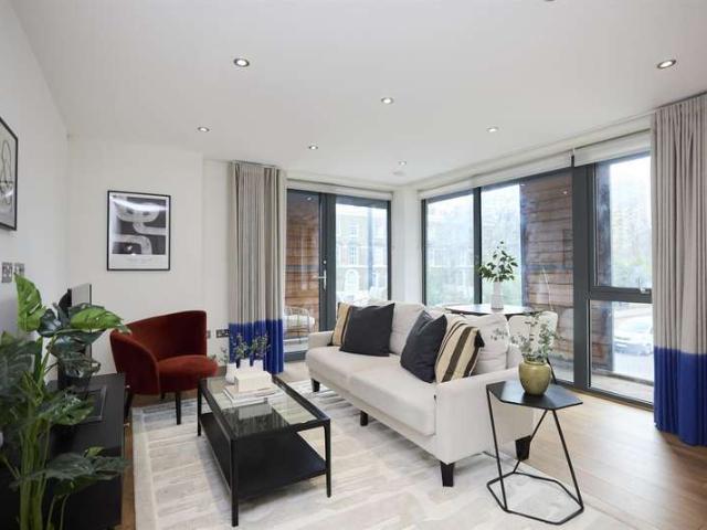 Flat for sale in Peckham, Greater London
