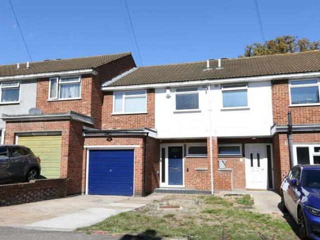 Flat for sale in Bell Green, Greater London
