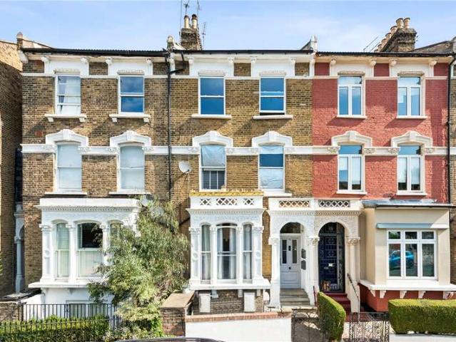 Flat for sale in Brownswood Park, Stoke Newington