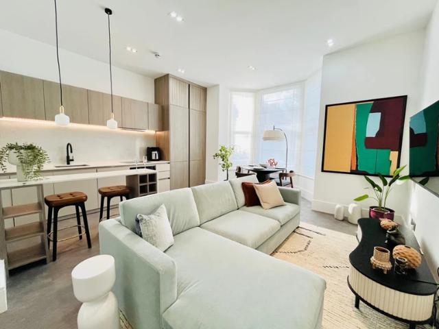 Apartment for rent in Queen's Park, Greater London