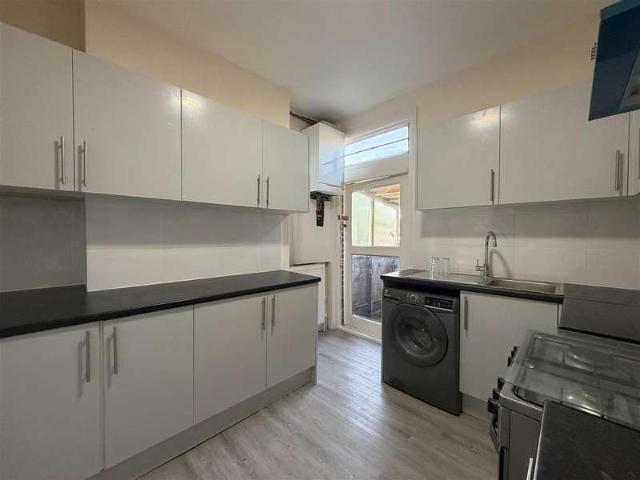 Flat for rent in Colney Hatch, Greater London