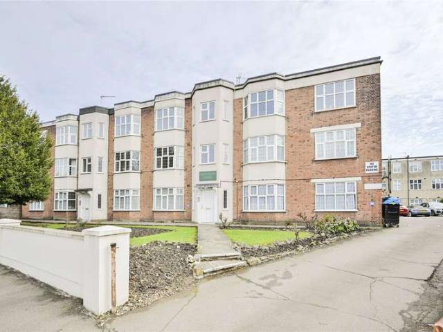 Flat for sale in New Southgate, Greater London