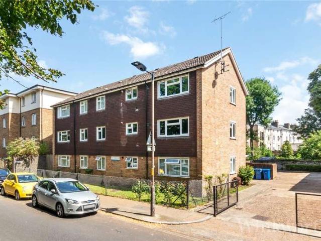 Flat for sale in Nunhead, Greater London