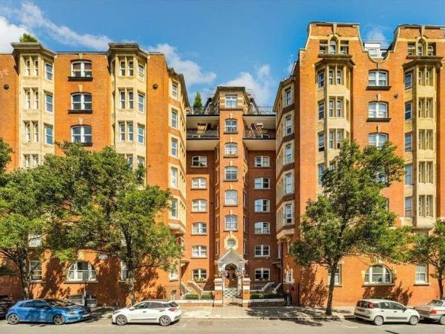 Flat for sale in Bayswater, Greater London