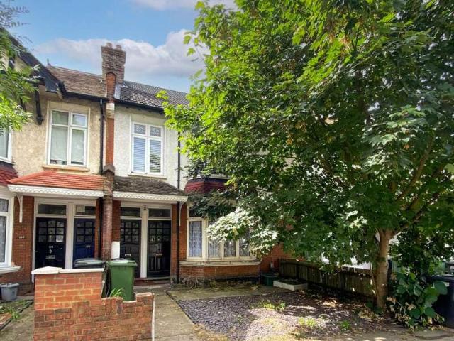 Flat for sale in London Borough of Lewisham, Greater London