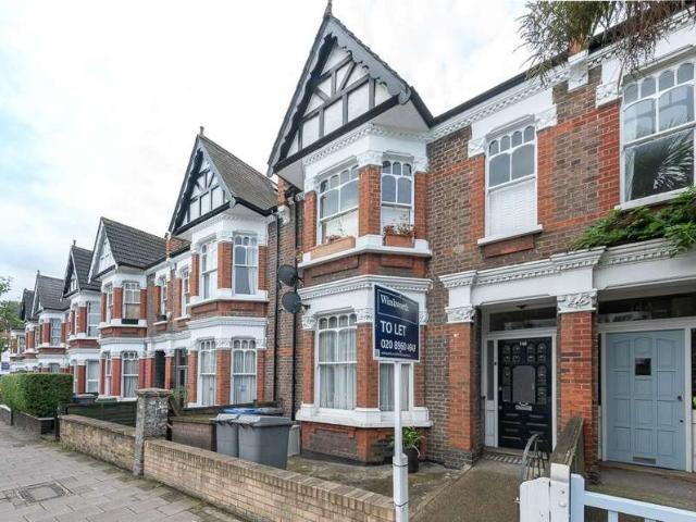 Flat for sale in Brondesbury Park, Greater London