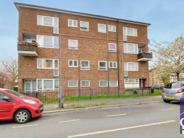 Flat for sale in New Southgate, Greater London