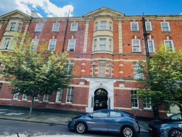 Flat for sale in West Kensington, Greater London