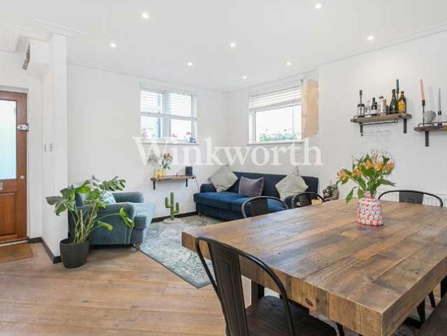 Flat for sale in Harringay, Greater London