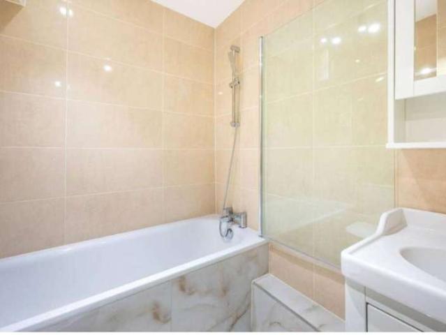 Flat for sale in Belsize Park, Greater London
