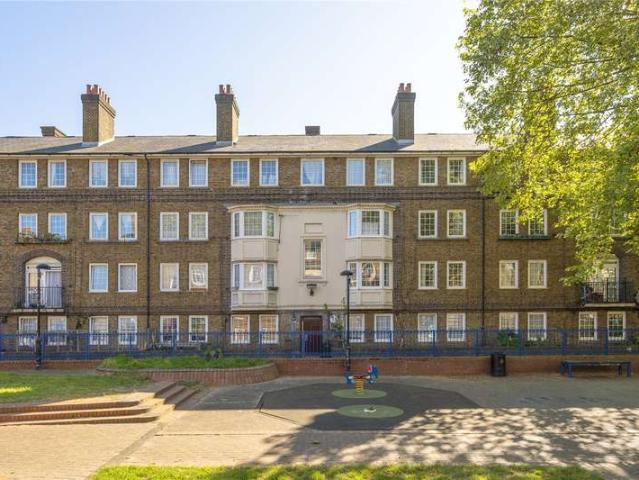 Flat for sale in Globe Town, Greater London