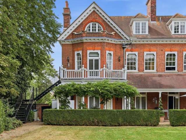 Flat for sale in Chedburgh, Suffolk