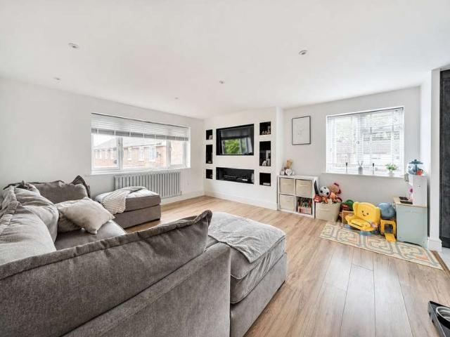 Flat for sale in Barnham and Eastergate, Clapham